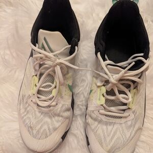 Nike Gianni's Antetokounmpo Basketball And Volleyball Shoes (9.5 Women's)